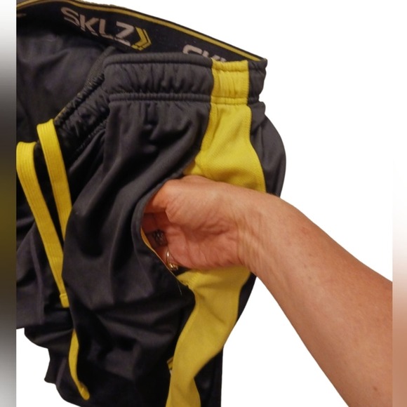 SKLZ Athletic Long Shorts Men's Size Large BLACK & YELLOW Pockets Basketball - Picture 2 of 8